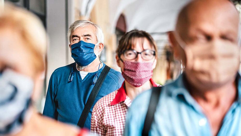Focus People on a facemask