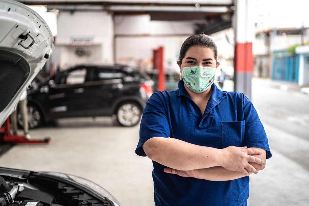 Woman mechanic on facemask